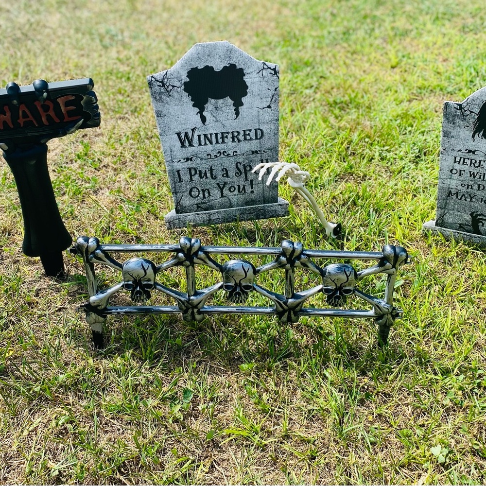 12 Piece Bundle Halloween Yard Party Decor Grave Signs, Skeleton Arms, Piñata - Picture 3 of 5